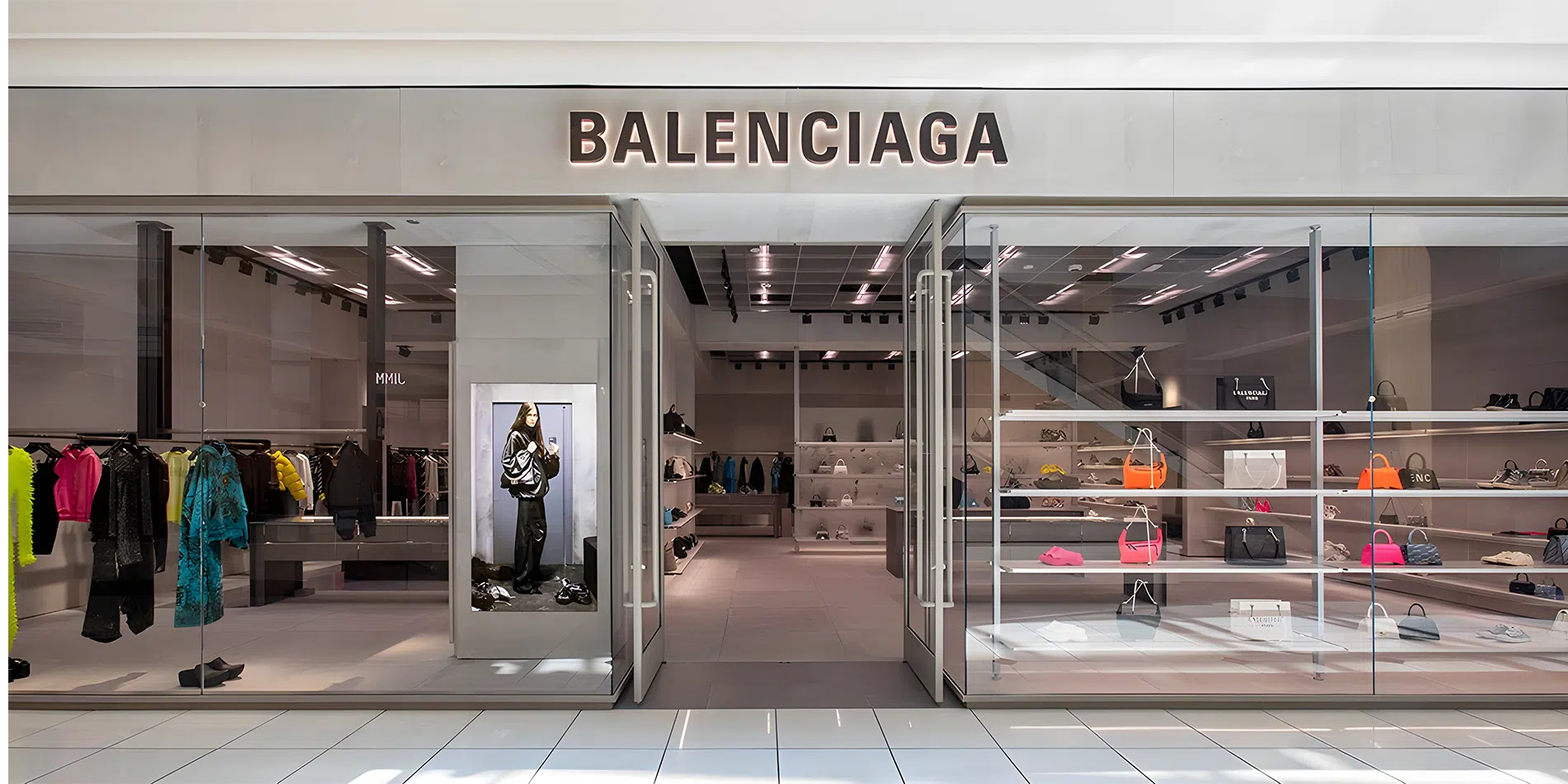 Banner 1 - Balenciaga Store NL