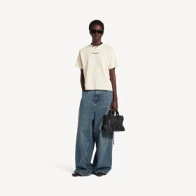 Balenciaga T-shirt voor dames met medium pasvorm en ‘Back’-motief in crème