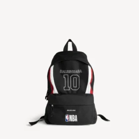Balenciaga voor heren | Explorer-rugzak uit de NBA-samenwerking in zwart/wit/vermiljoenrood