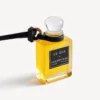 Bedeltje in de vorm van een miniatuurparfumflesje in zwart