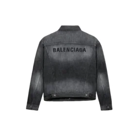 Denim-jasje met logo op de rug, ruime pasvorm “Fake Wash Black” 620728TIW435720