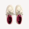 Dames-sneaker ‘Hamptons’ met medium versleten look in gebroken wit/rood
