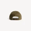 Herenpet met masking tape-motief in kaki