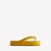 Jet Lag-teenslipper voor dames in mosterdkleur