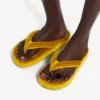 Jet Lag-teenslipper voor dames in mosterdkleur