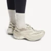 Jet-sneaker voor dames in de kleur ‘eggshell’
