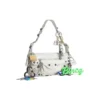 Le Cagole kleine schoudertas met used-effect en bedeltjes “White” 7716402AA7A9000