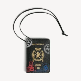 Paspoortkaarthouder met bedeltje voor heren in zwart/multicolor