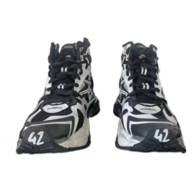 Runner High Top Sneakers “Tweekleurig zwart en wit” 695764W3RH29010