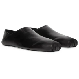 Slip-on met vierkante neus van zacht kalfsleer “Zwart” 702072WBDH11000