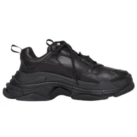 Triple S “Zwart” 524039W2FA51000