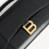 Zwart damespochetje in Hourglass-model met ketting