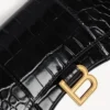 Zwart damesportemonnee met ketting in Hourglass-vorm